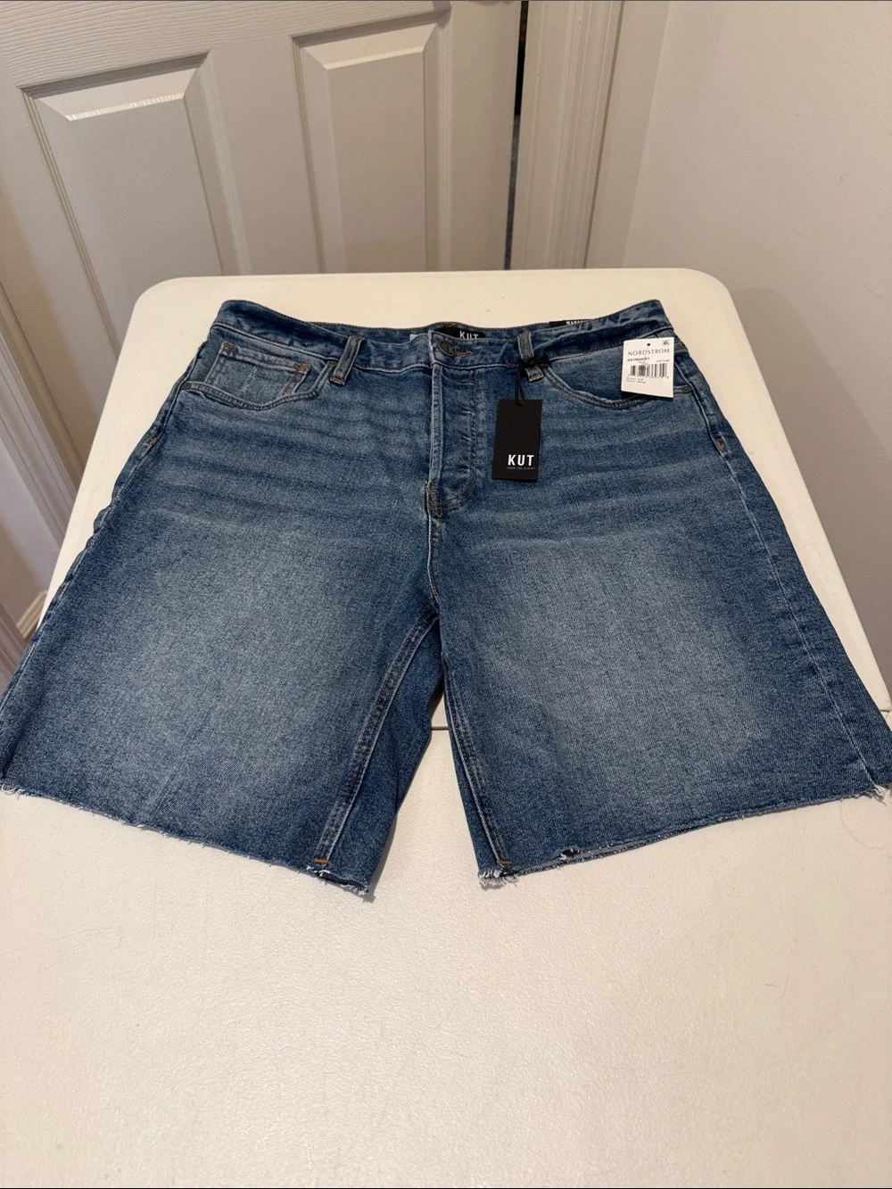 NWT Kut from the Kloth Margot Long Short Denim Raw Hem Cuff or Not High Rise 10